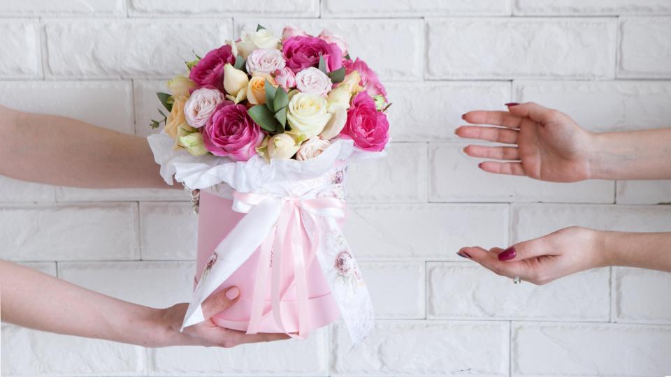 Get online advantages of flowers delivery